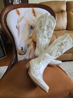 White Embroidered Western Cowgirl Boots